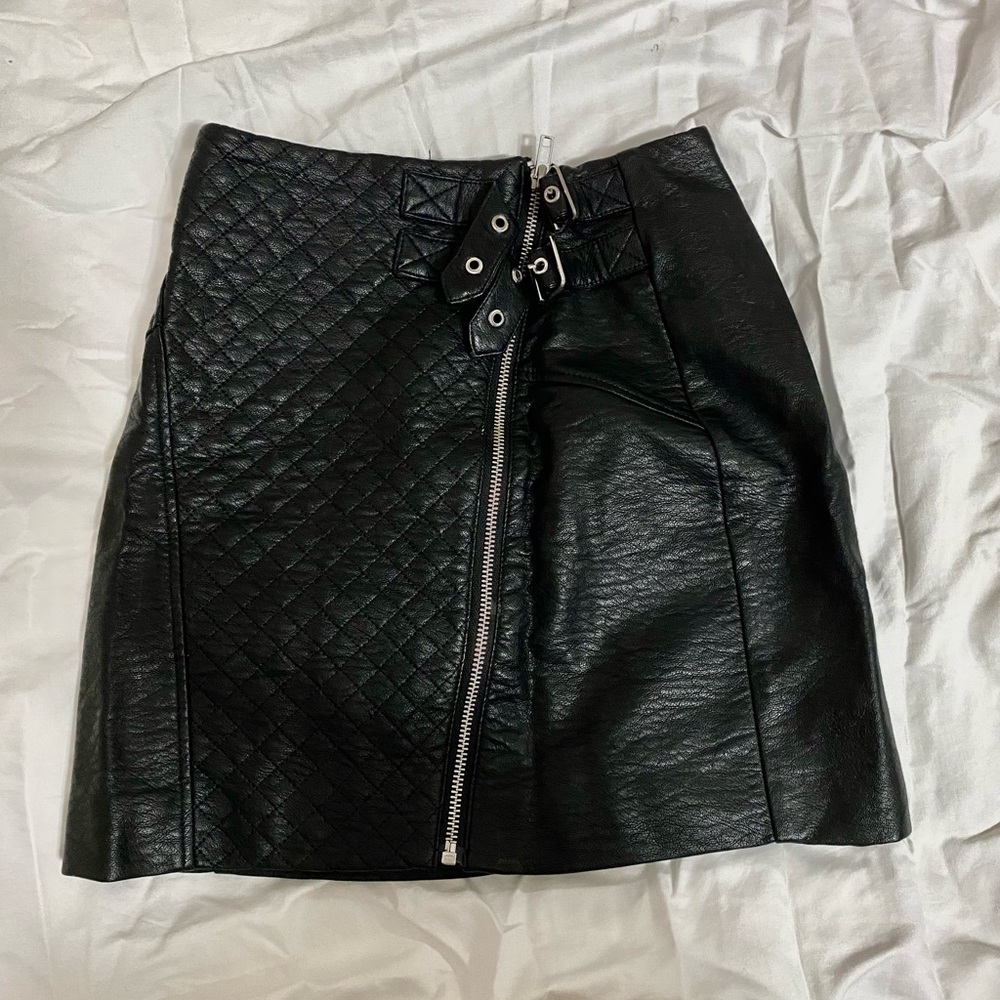 Short black skirt